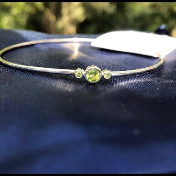 Sterling silver and peridot gemstone bangle - Picture 2 of 3